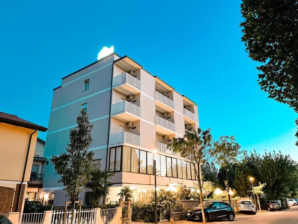 Hotel Sara*** Cesenatico Exterior photo