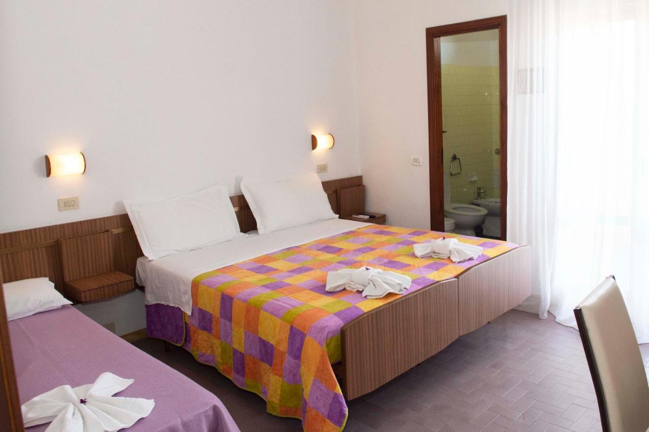 Hotel Sara*** Cesenatico Exterior photo