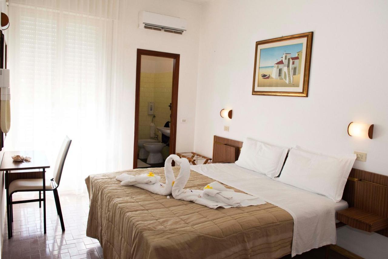 Hotel Sara*** Cesenatico Exterior photo