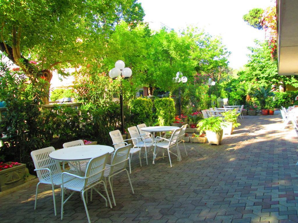 Hotel Sara*** Cesenatico Exterior photo