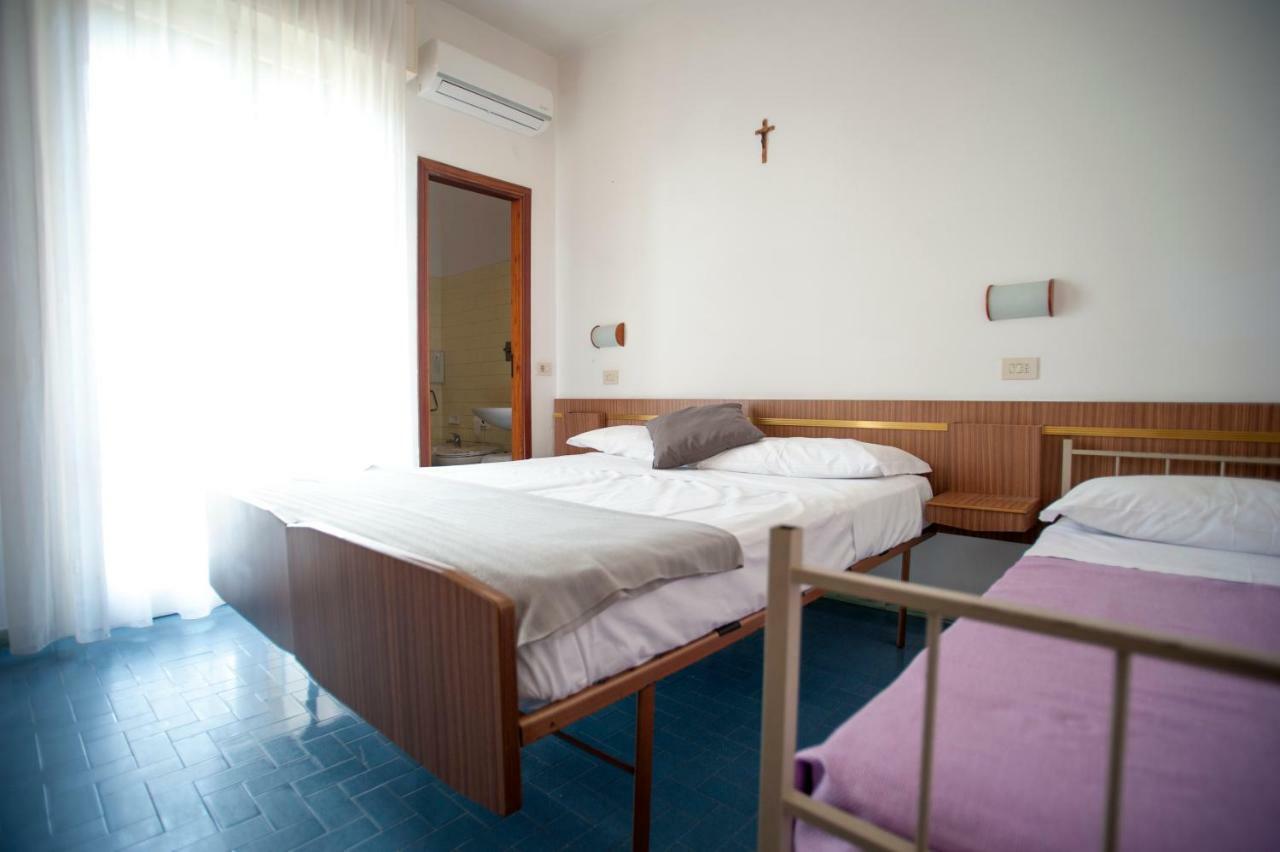 Hotel Sara*** Cesenatico Exterior photo