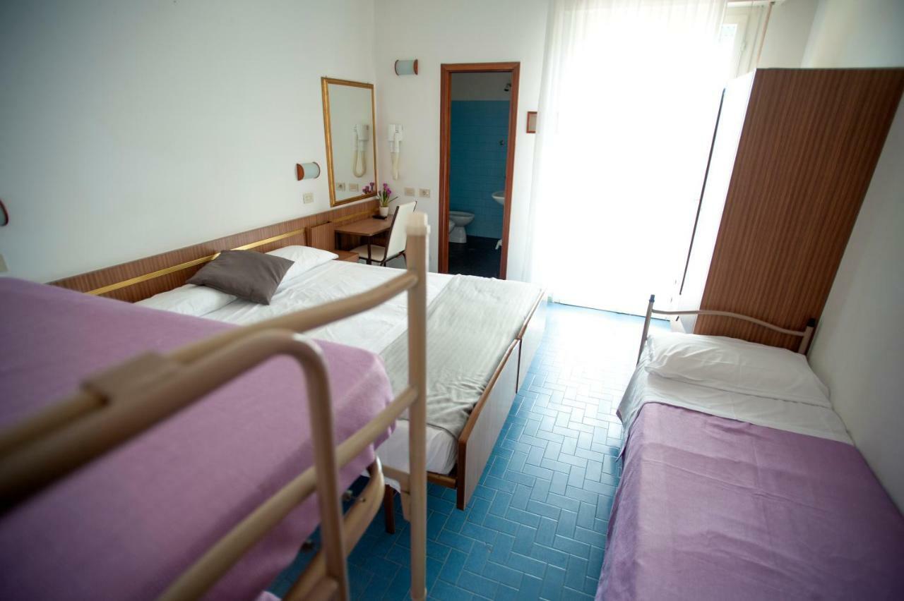 Hotel Sara*** Cesenatico Exterior photo